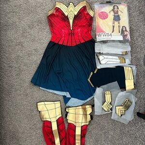 Women's wonder women Superhero Costume in Red and Gold